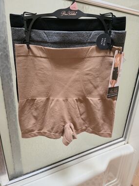 NWT Prima Valentina 3Pk Shaping Boyshort. L/XL. Multicolor; Tummy control. $40.